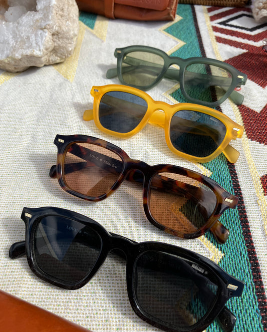 ‘Joy’ LOVE Malibu Suns!! Unisex sunglasses with UV protection.  Collect 5 colors!!  The perfect frames exists!